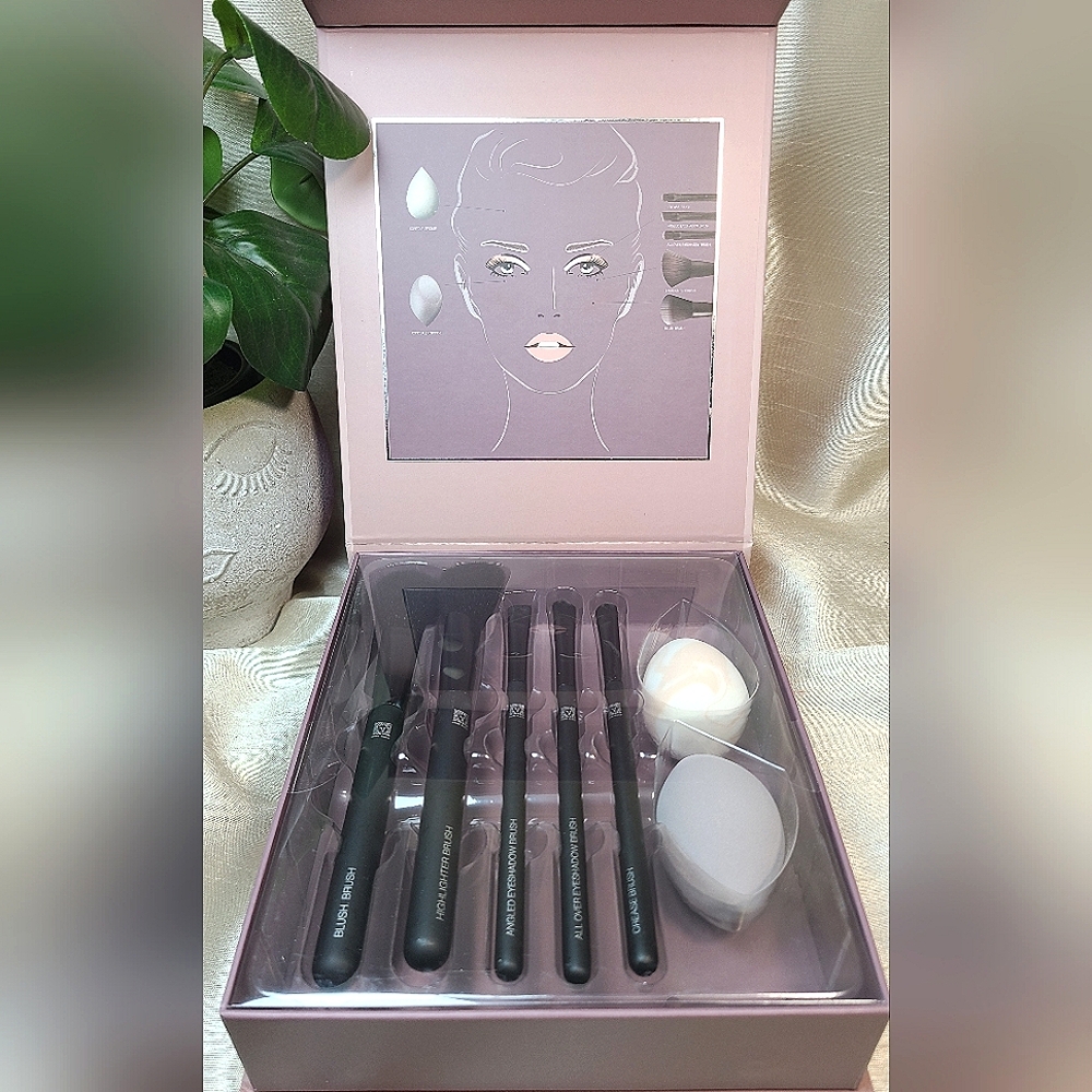 Set of 7 Makeup Tool Essentials, New In Box